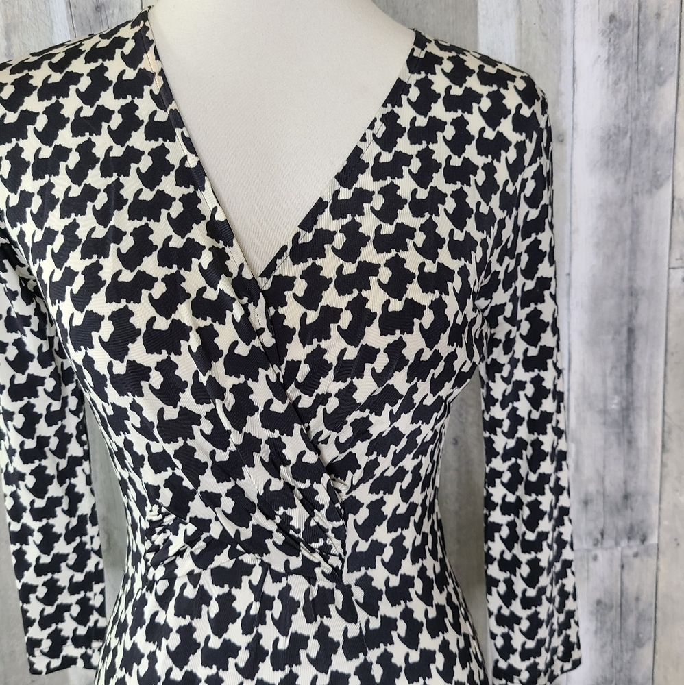 Rena Lange Long Sleeve Dog Print Faux Wrap… - Picture 4 of 6